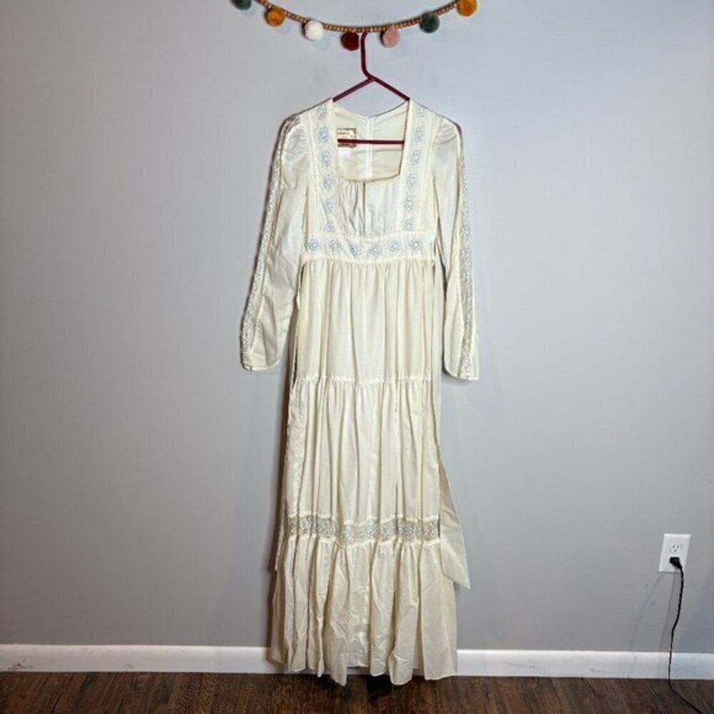 Gunne Sax 1970's vintage white lacy tiered maxi dress